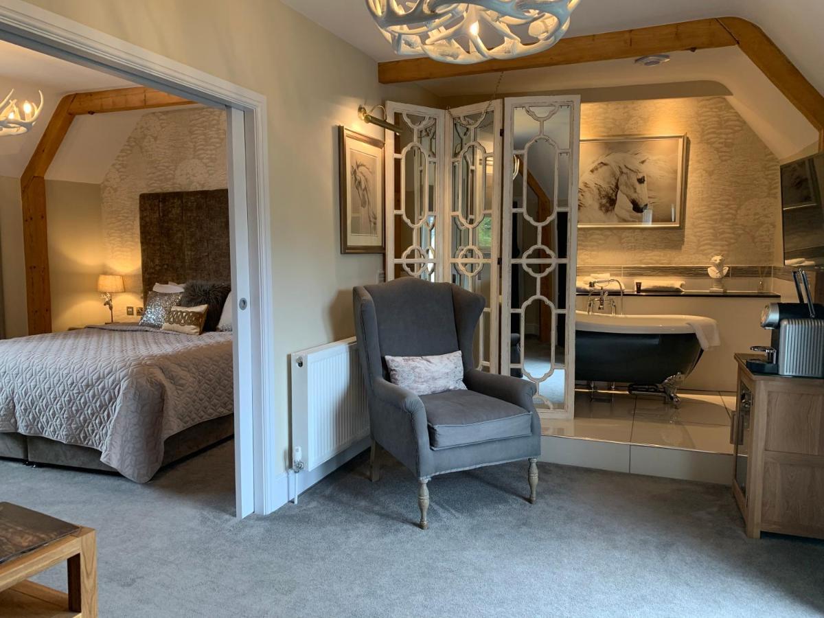 The Wheatsheaf Hotel, Sandbach Exterior photo A suite at The Swan